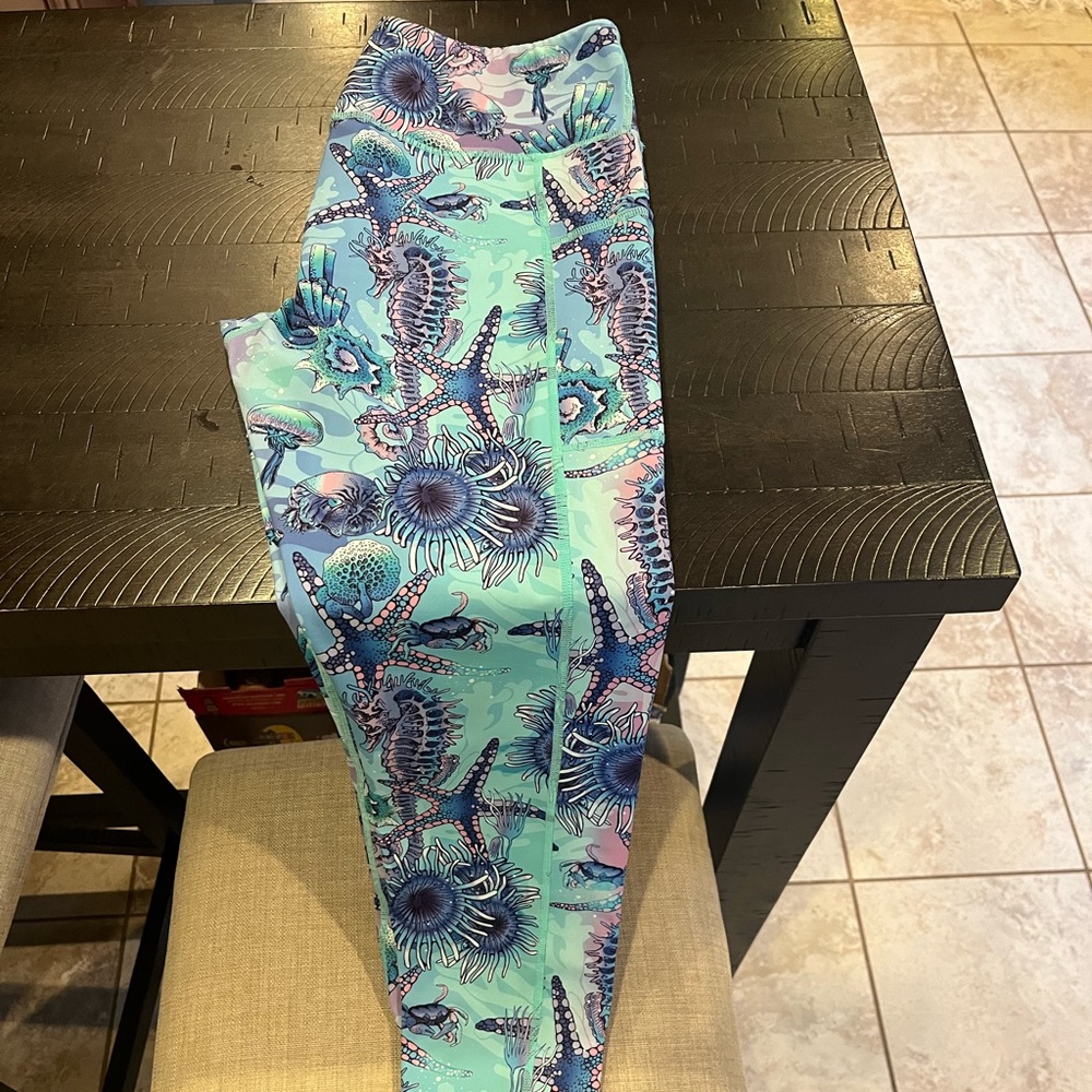 4 pairs of CVG leggings
